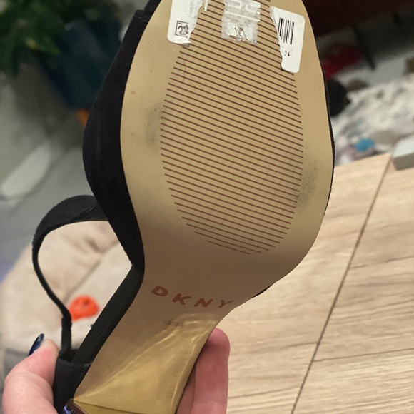 DKNY 3 1/2" black and gold heels - Picture 6 of 6